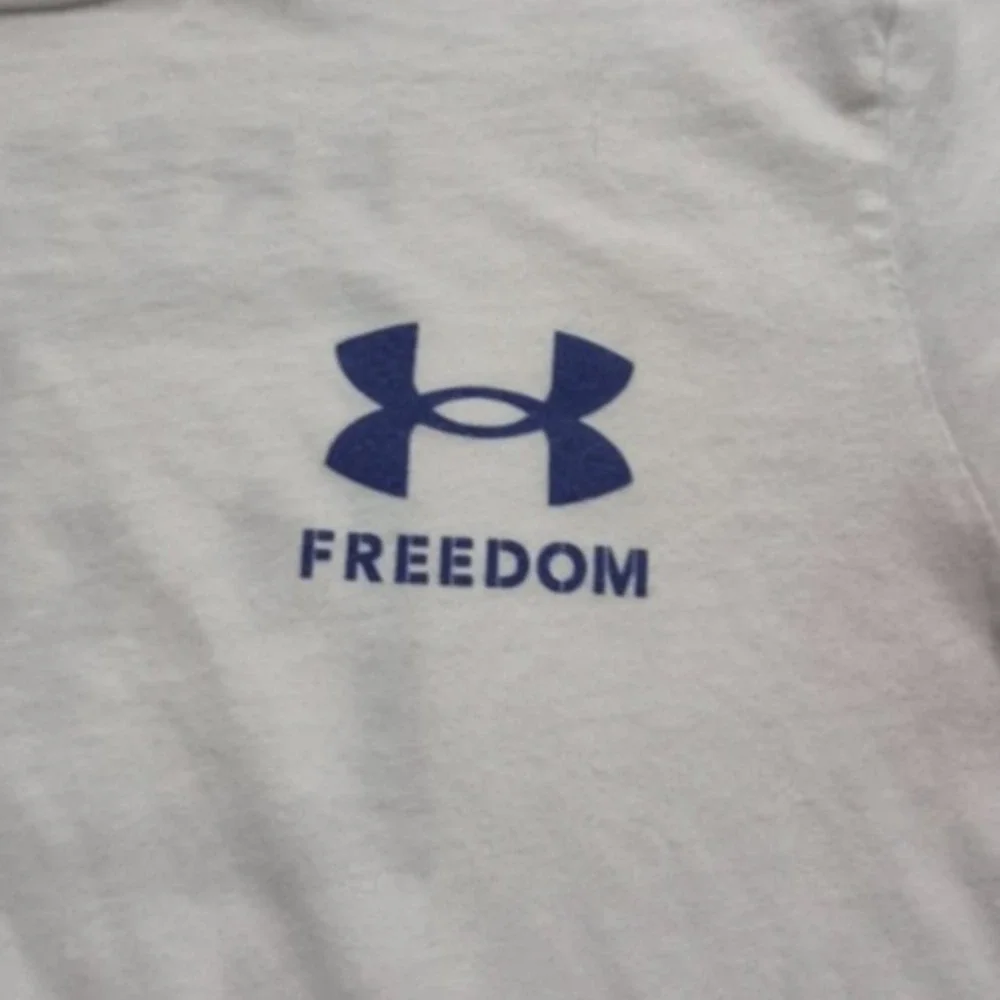 Under Armor men's white loose‎ fit American Flag graphic t-shirt two sided sz. M